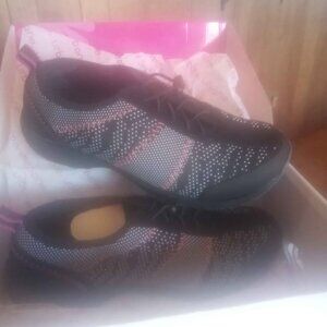 Urbane women's light pink and  black non slip shoes size 8-8.5 new